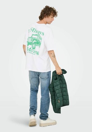 - T-shirt z nadrukiem
