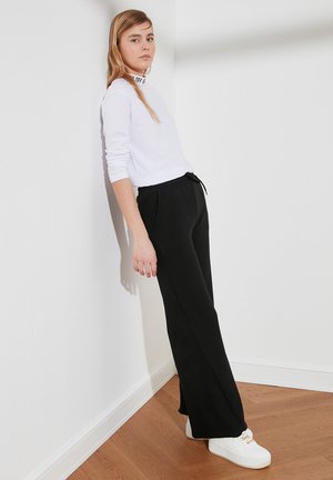 TRENDYOL TWOAW20EA0005 - Pantaloni sportivi - black