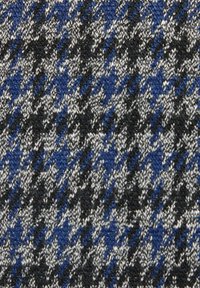 Tkanina o splocie z wzorem w czarno-białą kratę houndstooth z niebieskimi akcentami, teksturowana powierzchnia i zróżnicowana grubość włókien.