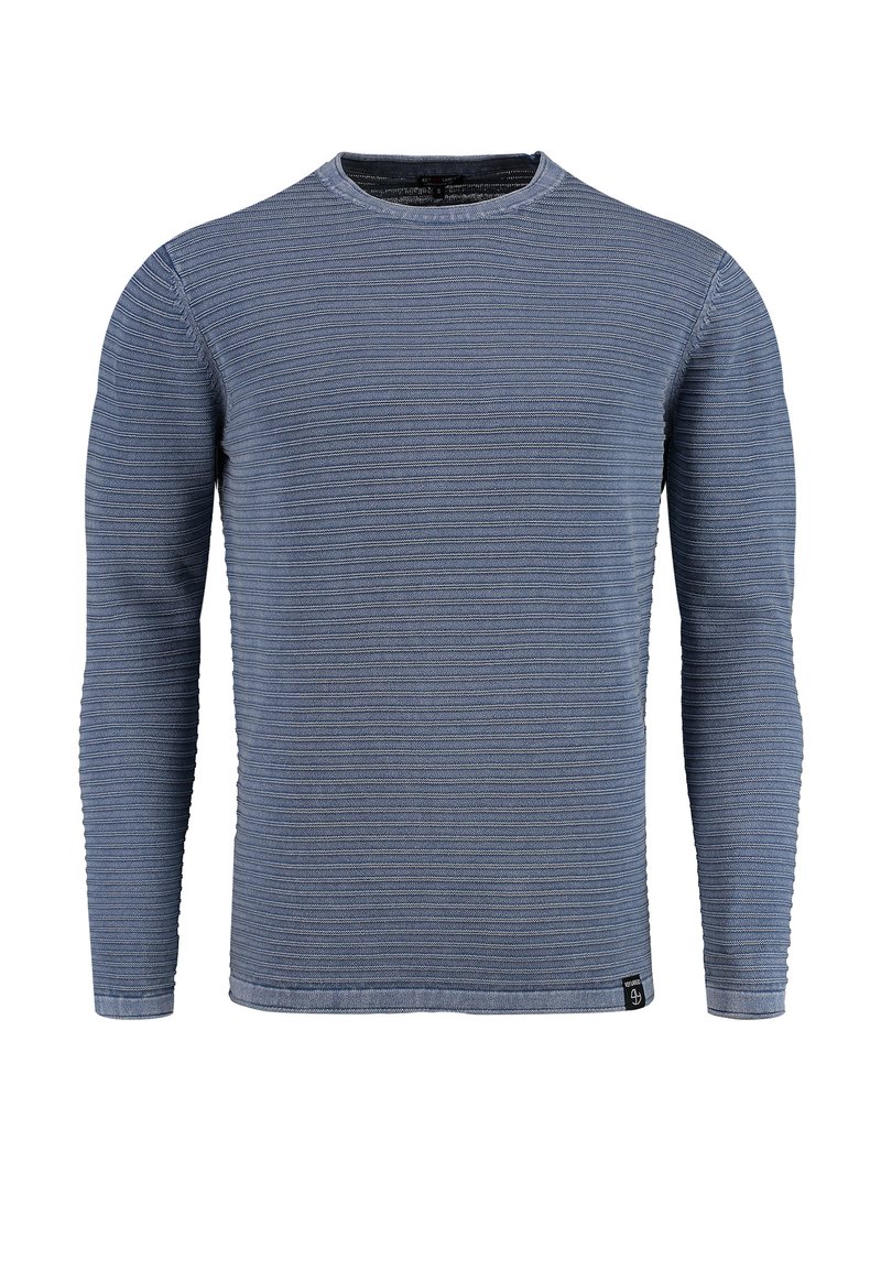 Sudadera de manga larga y cuello redondo en tejido azul texturizado con rayas horizontales y un pequeño parche con el logo en la parte inferior izquierda.