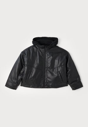 Zwarte leren jas met een strakke capuchon, rits aan de voorkant en twee zijzakken. Beschikt over een glanzende textuur en een cropped ontwerp.