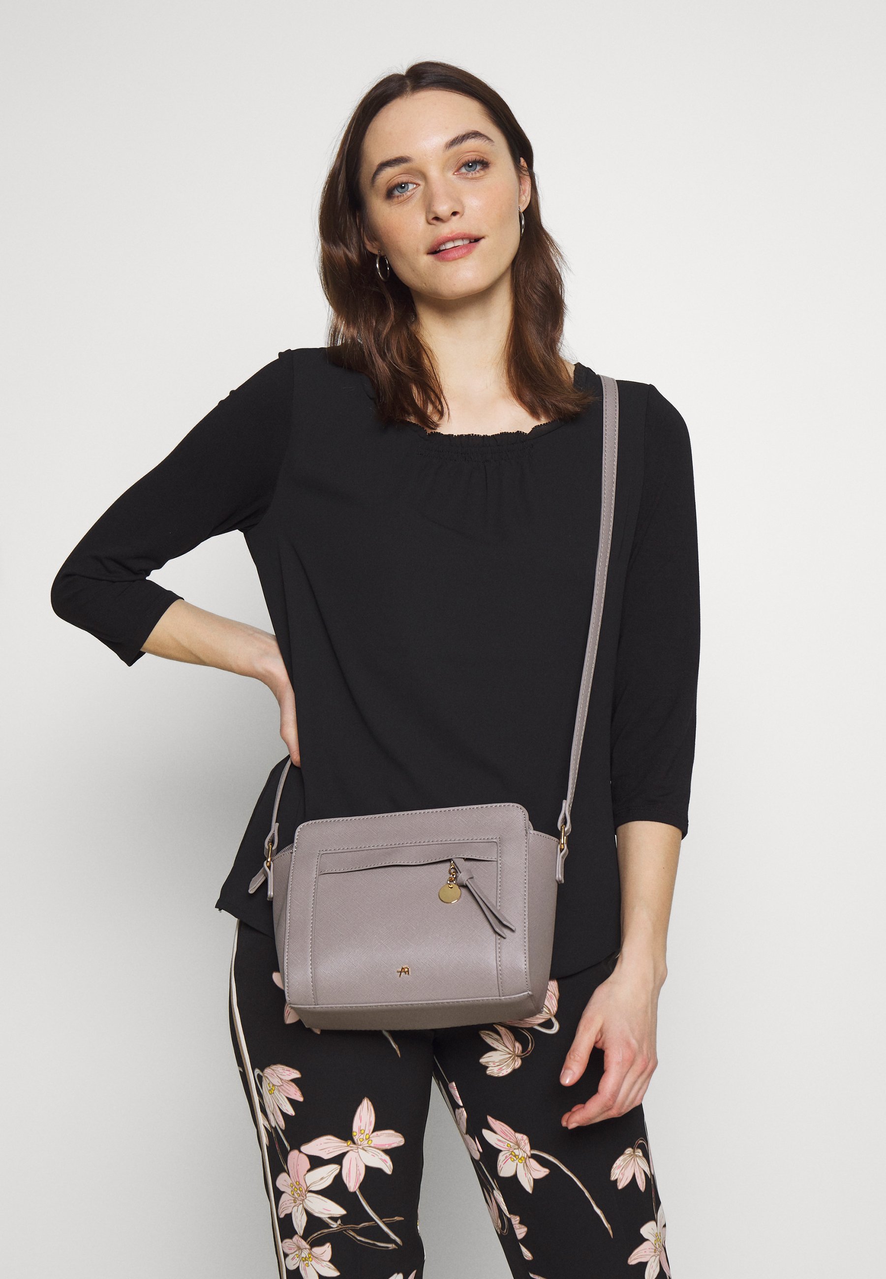 Anna Field Skulderveske light grey Zalando.no Anna Field Skulderveske light grey Zalando.no