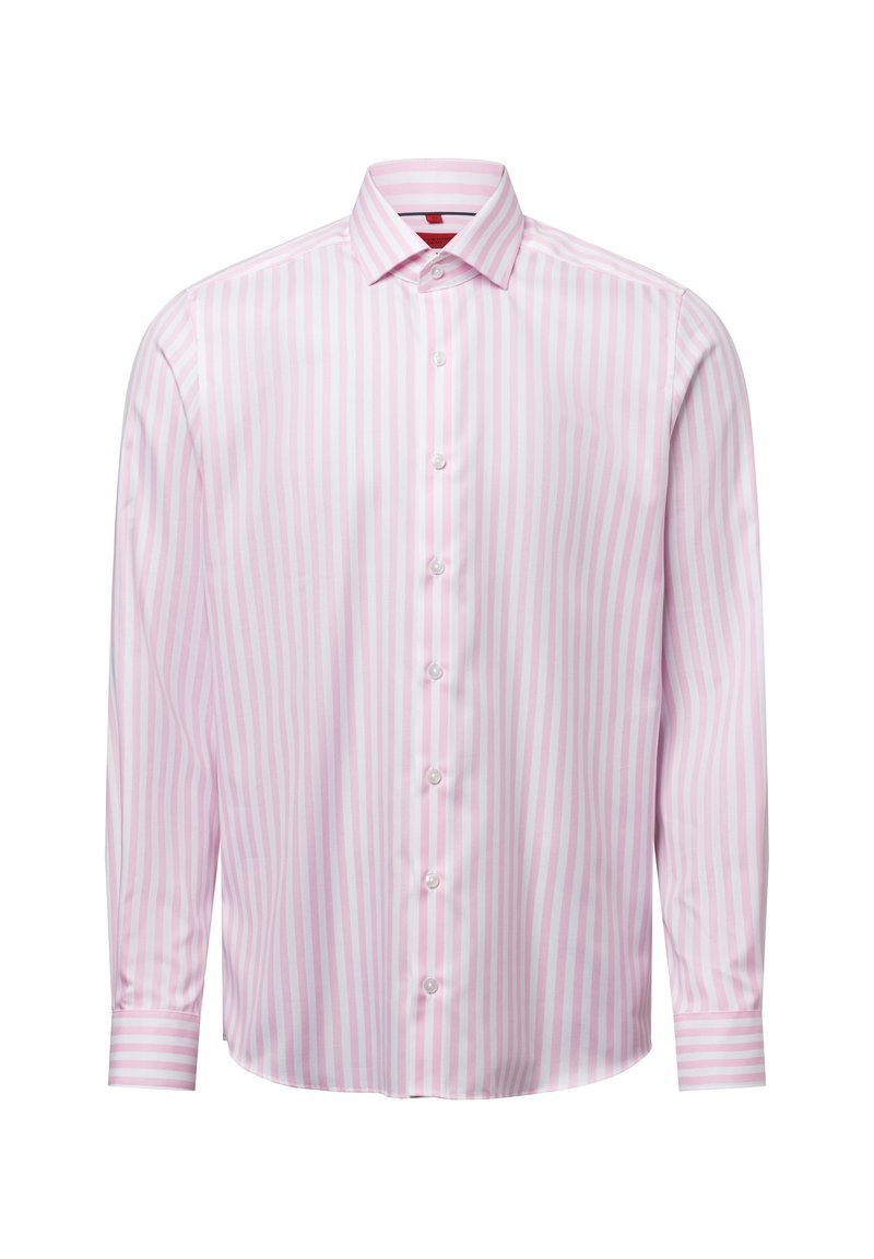 Camicia a maniche lunghe a righe in rosa chiaro e bianco, realizzata in tessuto morbido, con apertura frontale a bottoni e colletto classico.