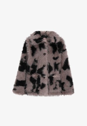 Faux fur-jakke i grå med sorte pletter, med krave, to forlommer og tre forknapper. Blød, tekstureret overflade.