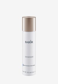 Masque mousse hydratant dans un flacon cylindrique blanc, avec un élégant capuchon doré métallique. Présente le logo de la marque et les détails du produit en texte bleu.