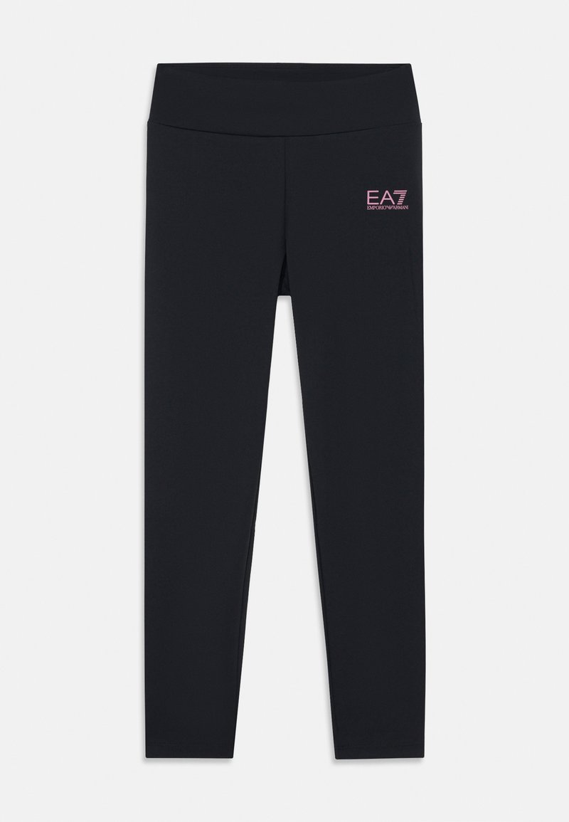 Leggings neri realizzati in tessuto elasticizzato, dotati di una cintura larga e di un piccolo logo rosa EA7 sulla coscia sinistra. Texture liscia.