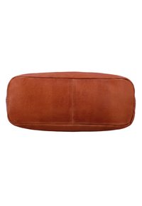 Fondo rectangular de bolsa de cuero marrón con costuras visibles y textura suave, mostrado sobre un fondo blanco.