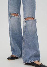 PULL&BEAR Vaqueros a campana - blue