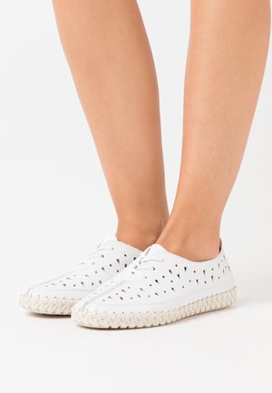 Rieker, Chaussures à lacets - white