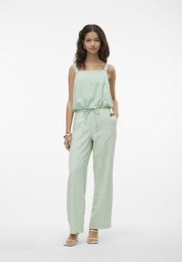 Vero Moda CARMEN NOOS - Kelnės - silt green
