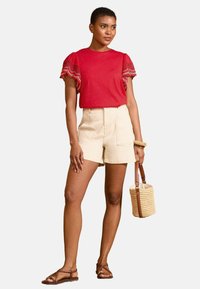 Unselected, red