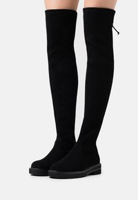 Schwarze Overknee-Stiefel aus Wildleder, mit glatter Textur, runder Zehenform und dicker, flacher Gummisohle.