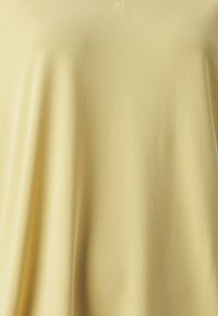 MSCH Copenhagen FENYA V NECK TEE - Základné tričko - rattan