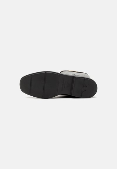 Emporio Armani Jahalni škornji - nero
