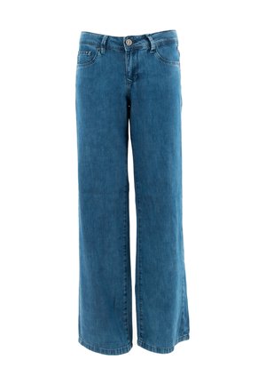 Jean en denim bleu à jambes larges avec une légère texture, fermeture à bouton sur le devant, passants de ceinture et design à cinq poches. L'ourlet est fini.