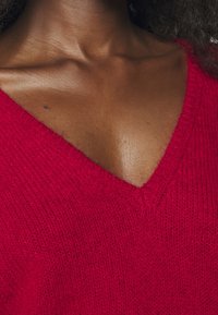 By Malene Birger Neule - red