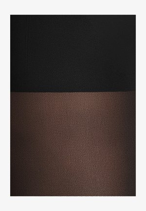 Collants texturés noirs et marron avec une partie supérieure lisse et un motif tissé en bas, transitionnant entre les couleurs.