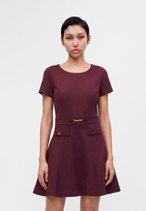 Guess, WANDA FLARE CHAIN - Дневна рокля - regal plum
