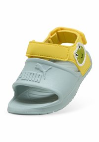 Modra lahka sandal s rumenim trakom, ki ima design žabe, nastavljivo zapiranje in izstopajoč logo Puma na strani.