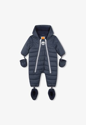Tute imbottita da neonato di colore blu navy con cappuccio, due cerniere frontali, muffole e scarpine attaccate e logo di un albero bianco sul petto.
