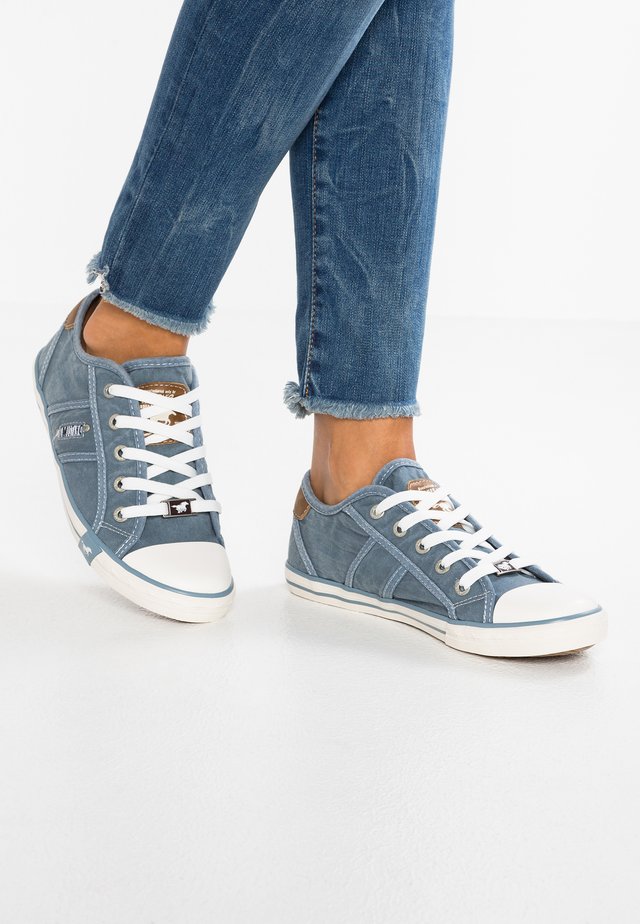 Sneakers laag - himmelblau