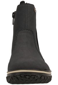 Stivaletto nero con tomaia sintetica liscia, pannelli elastici laterali, chiusura con zip e suola in gomma testurizzata. Design a punta rotonda.