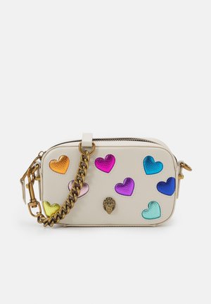 Clutch bag in cream faux leather featuring multicolored metallic heart appliqués and a gold chain strap. Zippered closure at top.