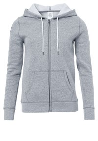 Sudadera con cremallera de color gris claro, hecha de un tejido suave, con capucha forrada en blanco, mangas largas, bolsillos frontales y puños y dobladillo de canalé.