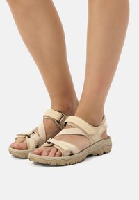 mtng - TIFON - Outdoorsandalen - canvas arena Miniatuurafbeelding 1