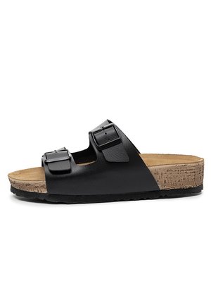 Czarny, otwarty sandał typu slide z dwiema regulowanymi paskami na klamry oraz profilowaną korkową wkładką.