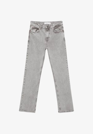 Graue Denim-Jeans mit geradem Bein-Design, das eine verblasste Textur aufweist, fünf Taschen und metallische Hardware-Akzente hat.