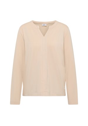 Beige värinen, pitkähihaisen puseron V-aukko, jossa on teksturoitu kangas, keskisauman yksityiskohta ja rento istuvuus. Merkki näkyvissä kauluksessa.