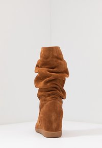 Shoe The Bear Stövlar med kilklack - brown