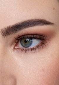 Code8 ARCH REALIST BROW DEFINING PENCIL brązowy