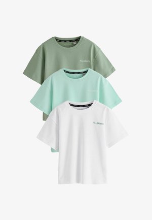 Kolm lühikeste varrukatega T-särki virnastatud: oliivroheline, mündiroheline ja valge. Igaühel on peen "ALLSAINTS" logo sobivas toonis.