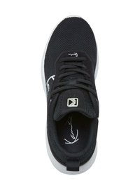 Baskets noires avec un upper en mesh, semelle en caoutchouc blanc, lacets traditionnels et un petit logo sur la languette. La doublure intérieure est ornée d'un motif.