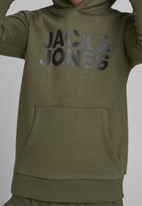 Jack & Jones Junior JJECORP LOGO HOOD - Jersey con capucha - forest night