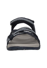 Mörkblå sandaler med vävda textilremmar och en grå vadderad sula. Har en ergonomisk design för komfort och justerbar passform.