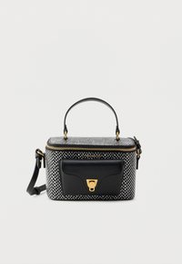 Melnbalts rokassomiņa ar augšējo rokturi, zelta rāvējslēdzēju un priekšējo kabatu. Ir noņemams plecu siksna daudzpusībai.