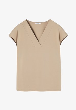 Top beige de manga corta hecho de una tela suave, con un escote en V profundo, silueta relajada y costuras mínimas a lo largo del dobladillo y las mangas.