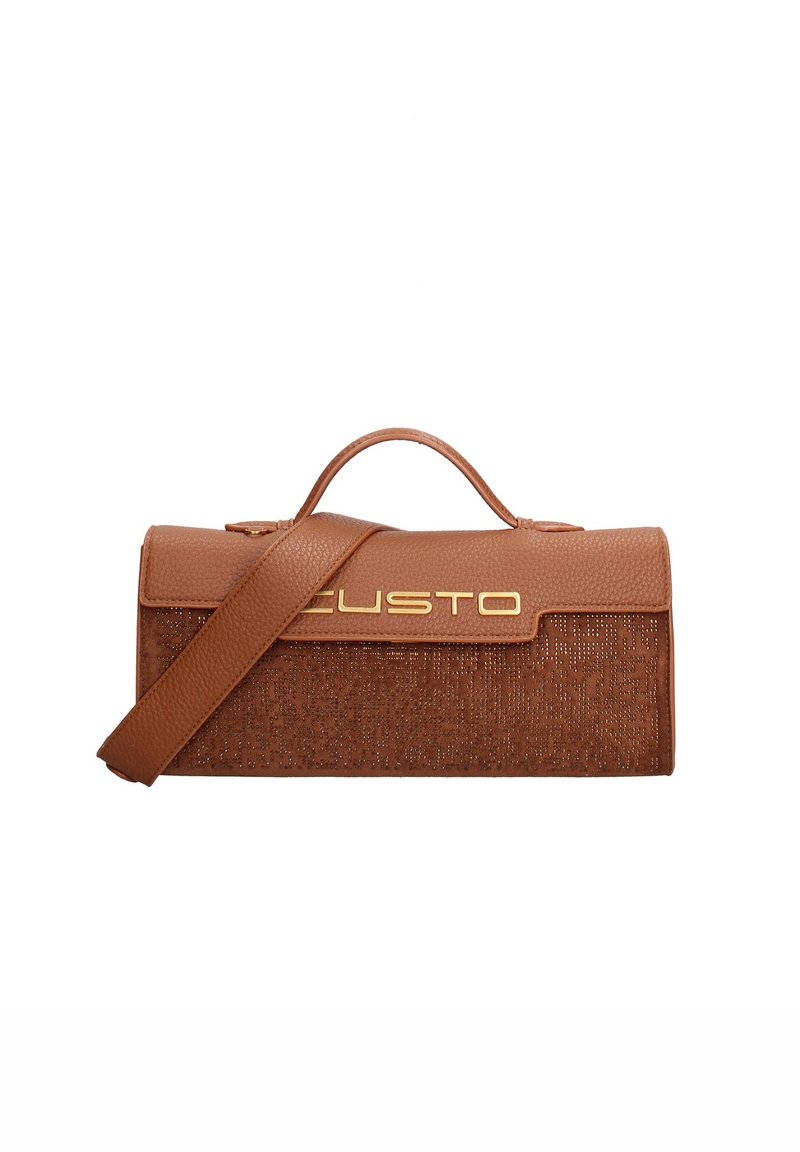 Borsa a tracolla marrone con una forma rettangolare, caratterizzata da un logo dorato, manico superiore e una tracolla staccabile.