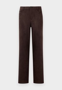 Pantalones rectos de ante marrón oscuro con cierre de botón delantero y cremallera, trabillas para cinturón y bolsillos laterales.