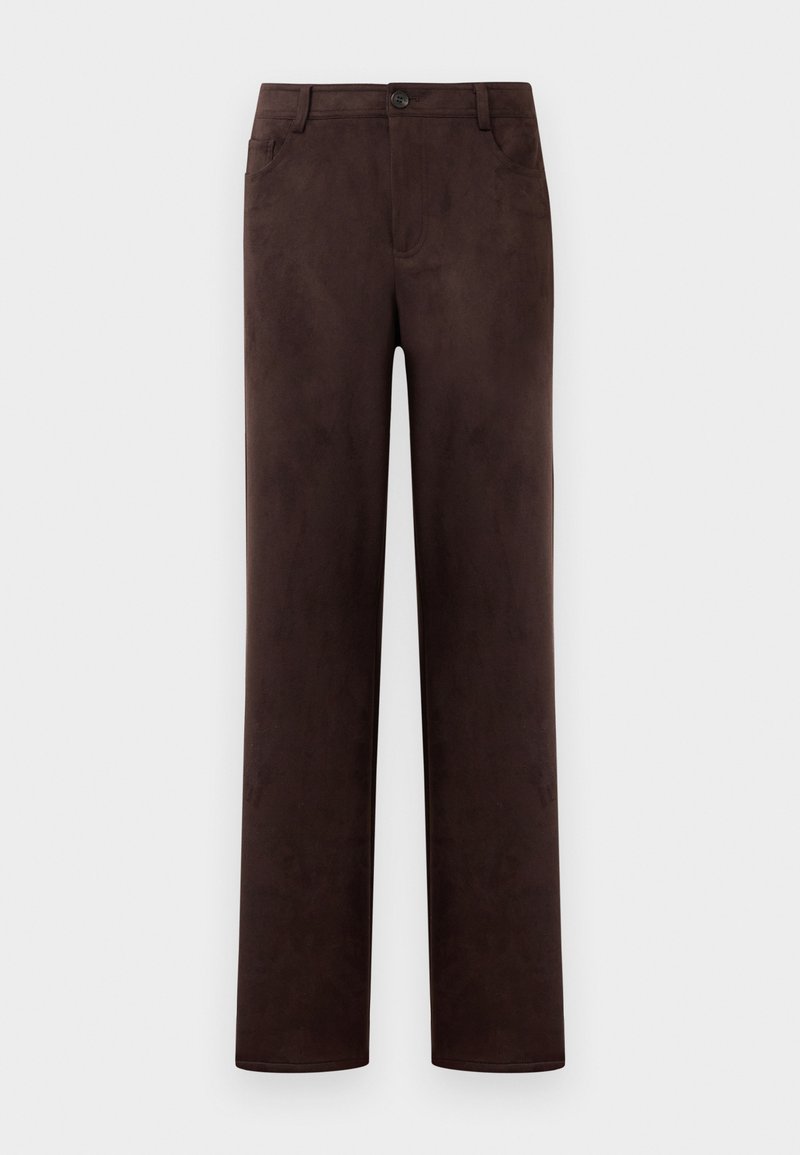 Proste nogawki, ciemno-brązowe spodnie z zamszu z zapięciem na guzik i zamek błyskawiczny, szlufkami na pasek oraz kieszeniami bocznymi.
