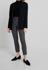 Sisley Pantalones black/negro (Segunda mano)