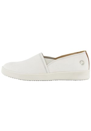 Białe buty wsuwane z gładką, płócienną cholewką, gumową podeszwą oraz teksturowanym akcentem na pięcie. Prosty, minimalistyczny design.
