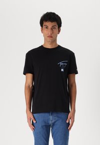 Tommy Jeans - CITY TEE - Marškinėliai su spaudiniu - black Miniatiūros vaizdas 1