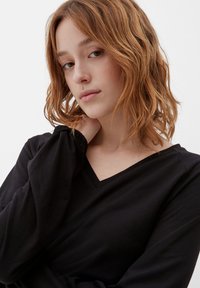 QS MANCHES LONGUES ET ENCOLURE EN V - Longsleeve - schwarz