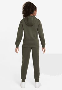 Nike Sportswear SPORTSWEAR CLUB FLEECE - Fato de treino - khaki