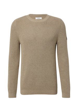 Pull en tricot beige avec un col rond, texture côtelée et manches longues. Présente un logo discret sur la manche gauche.
