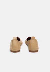 Bata Bailarinas - marrone